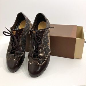 Louis Vuitton Monogram Low Top Sneakers Size 38